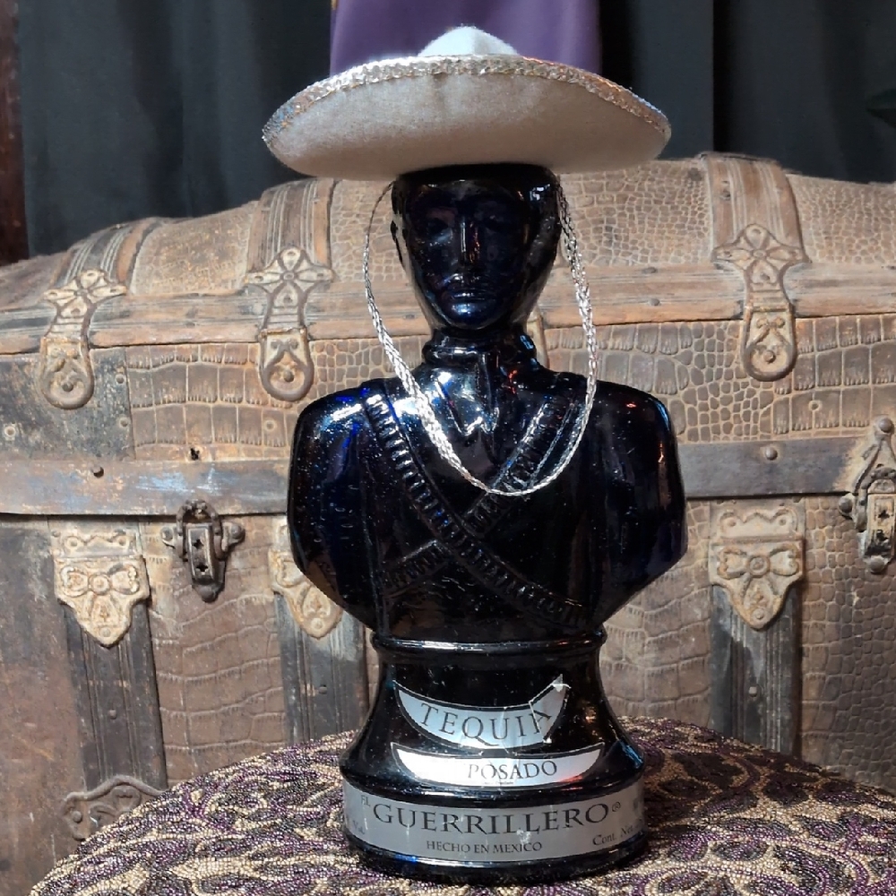 Tequila Posado Black Sculpture